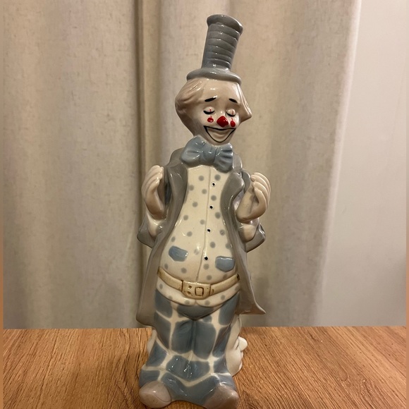 VTG Clapping Clown Figurine Fine Porcelain - Picture 1 of 4
